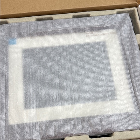 Philips Digital Photo Frame - Dark Brown 10.4” - Picture 7 of 16